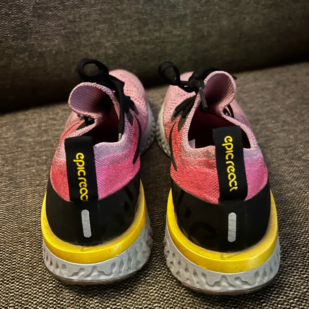 Nike Epic React pink